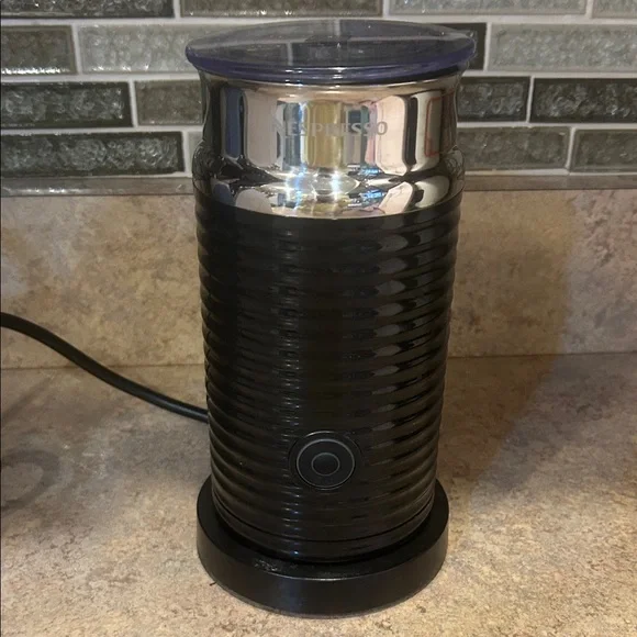 Nespresso Aeroccino3 Black Milk Frother - Picture 1 of 4